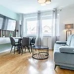 Trendy - Modern 1Br & 1Lr Apartment In Vienna Center