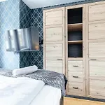Trendy - Modern 1Br & 1Lr Apartment In Vienna Center