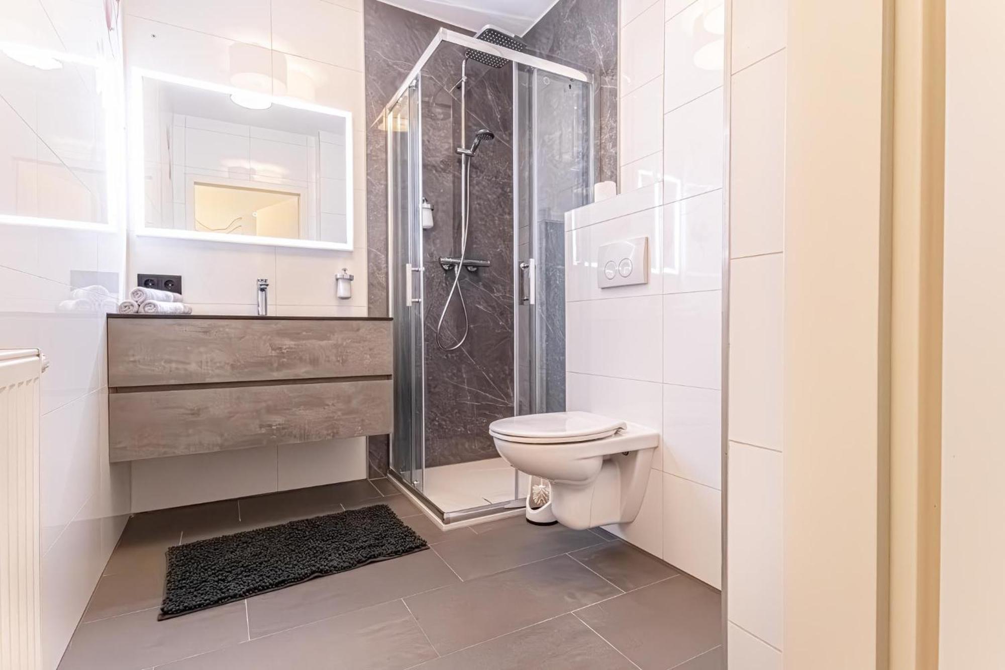 Apartment Trendy - Modern 1br & 1lr In Center *